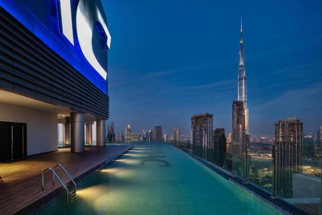 Paramount Midtown -Stunning 2 Bedroom Apt With Burj-Khalifa View ดูไบ ภายนอก รูปภาพ